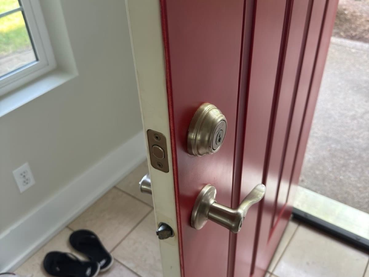 Door deadbolt and handle installation Portland OR — EVN Handyman