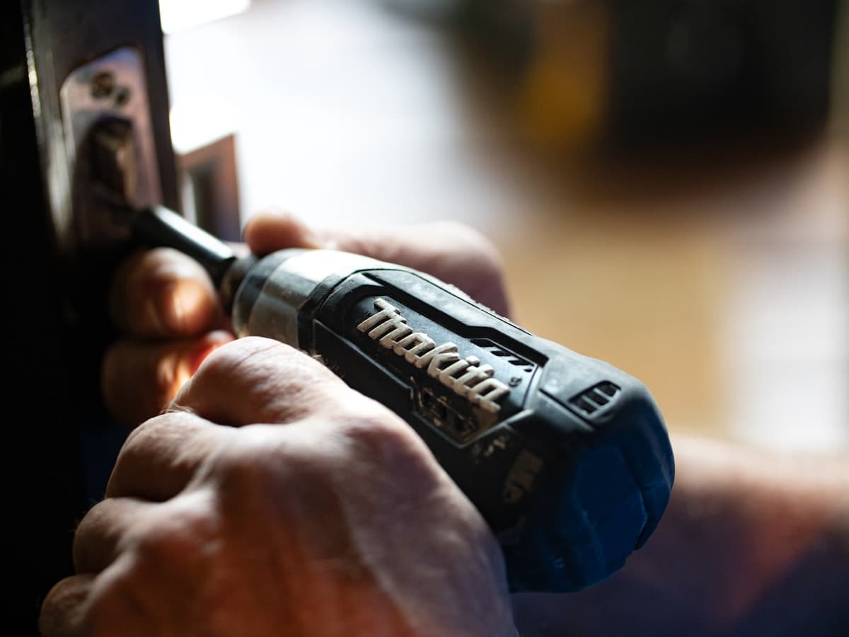 Door hinge repair Portland — EVN Handyman