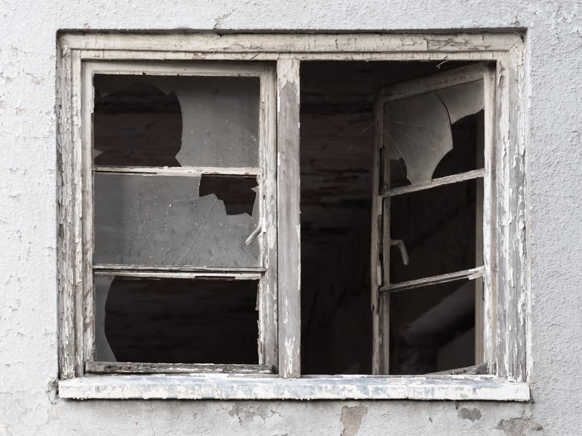 Window screen repair service Portland OR — EVN Handyman